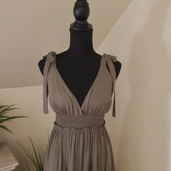 🌟 Women's Tiered Sleeveless Army Green Maxi Dress, Size Small - Picture 5 of 11